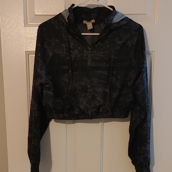 Forever 21 Black Camo Cropped Quarter Zip Wind Jacket With Hood Size Small - Picture 2 of 5